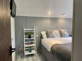 Spacious 3 Bedroom Lodge in South Cerney